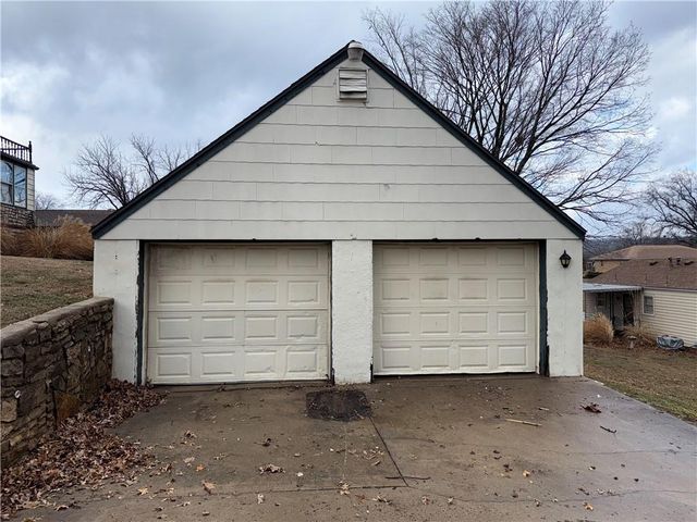 11524 Hackett Street, Sugar Creek, MO 64054