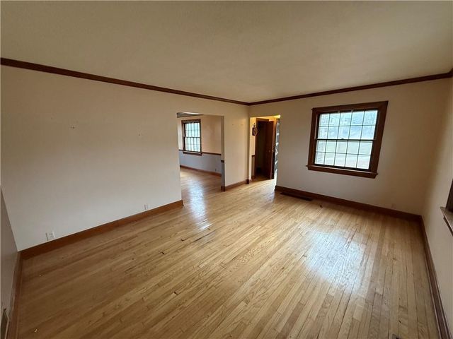 11524 Hackett Street, Sugar Creek, MO 64054