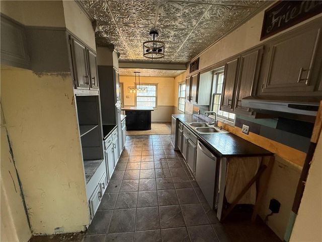 11524 Hackett Street, Sugar Creek, MO 64054