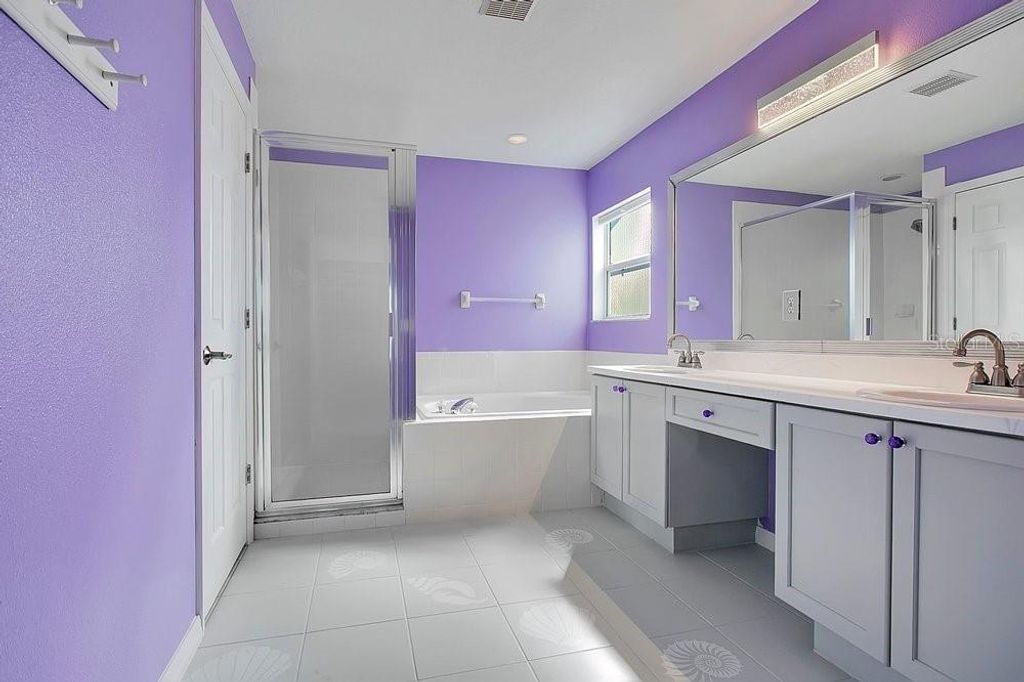 Image 15 of property listing at 14149 LAKE LIVE OAK DRIVE, Orlando, FL 32828