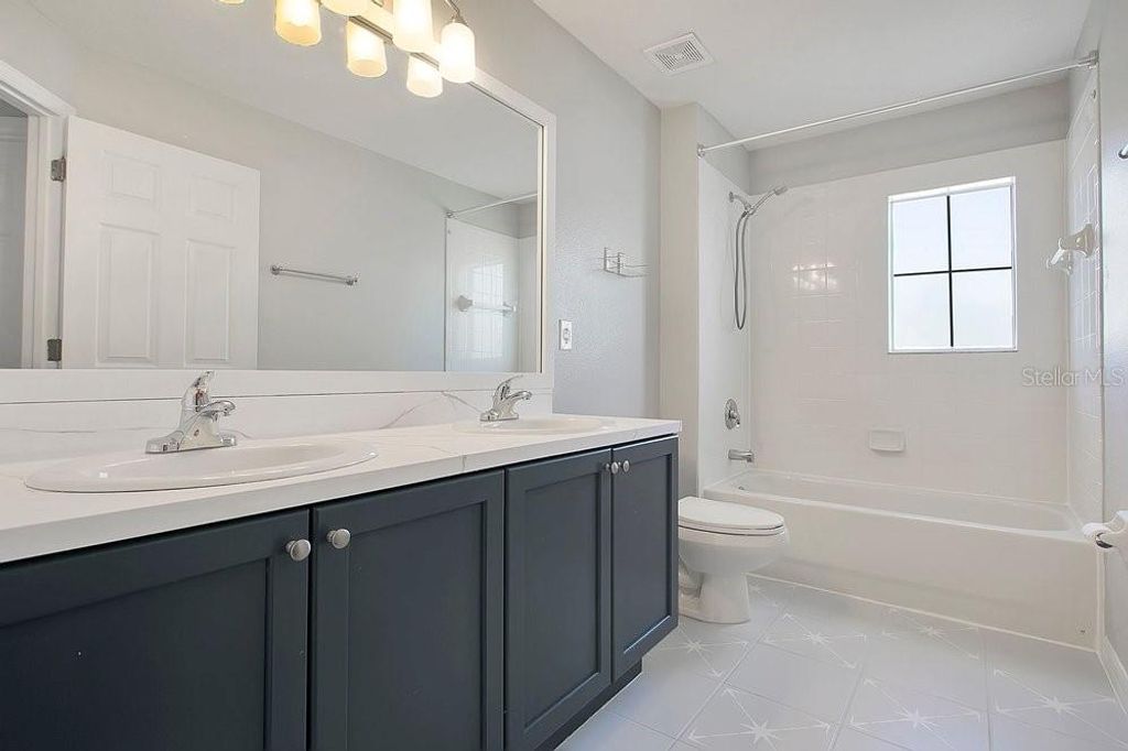 Image 18 of property listing at 14149 LAKE LIVE OAK DRIVE, Orlando, FL 32828