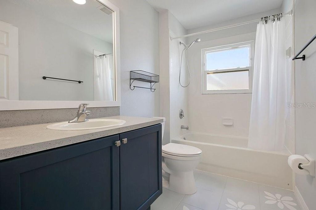 Image 20 of property listing at 14149 LAKE LIVE OAK DRIVE, Orlando, FL 32828