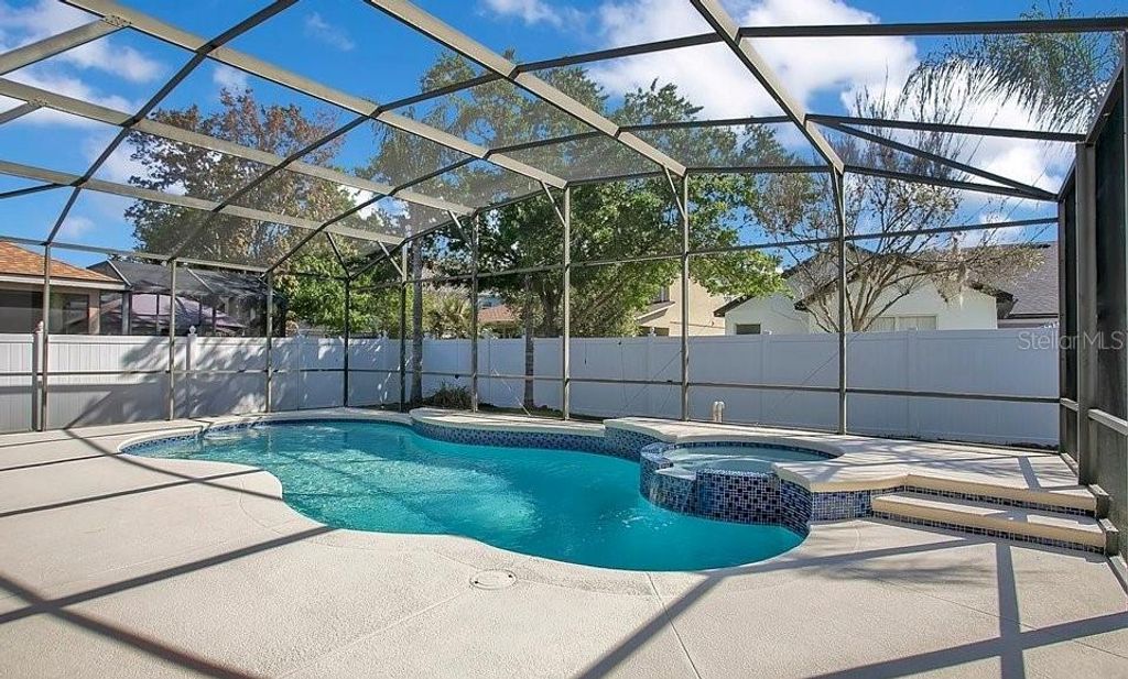 Image 24 of property listing at 14149 LAKE LIVE OAK DRIVE, Orlando, FL 32828