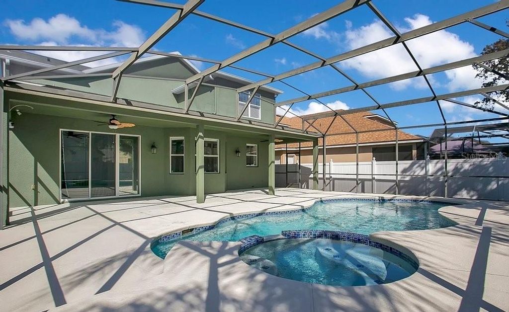 Image 25 of property listing at 14149 LAKE LIVE OAK DRIVE, Orlando, FL 32828