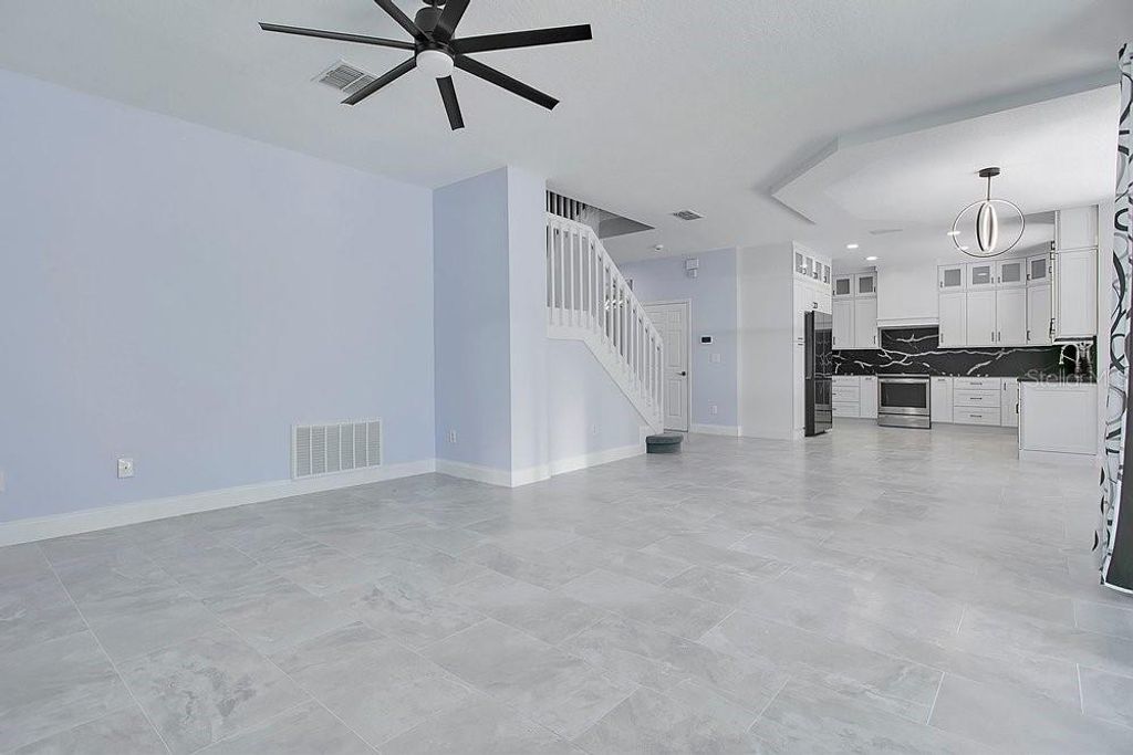 Image 4 of property listing at 14149 LAKE LIVE OAK DRIVE, Orlando, FL 32828