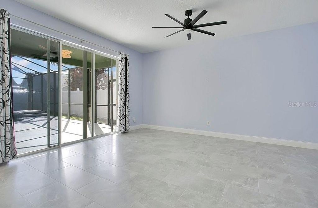 Image 9 of property listing at 14149 LAKE LIVE OAK DRIVE, Orlando, FL 32828