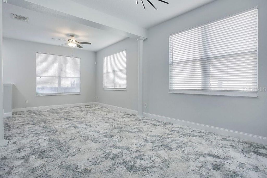 Image 10 of property listing at 14149 LAKE LIVE OAK DRIVE, Orlando, FL 32828