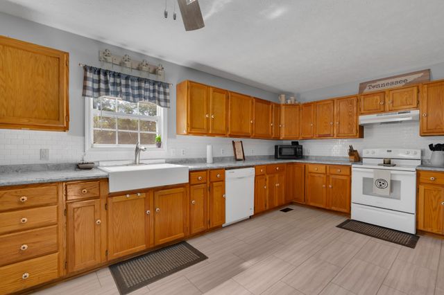 1936 Word Rd, Lewisburg, TN 37091