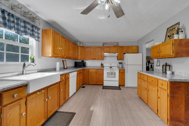 1936 Word Rd, Lewisburg, TN 37091