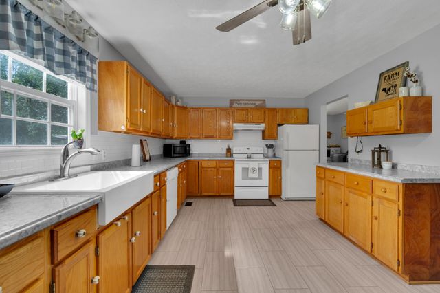 1936 Word Rd, Lewisburg, TN 37091