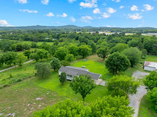 1936 Word Rd, Lewisburg, TN 37091