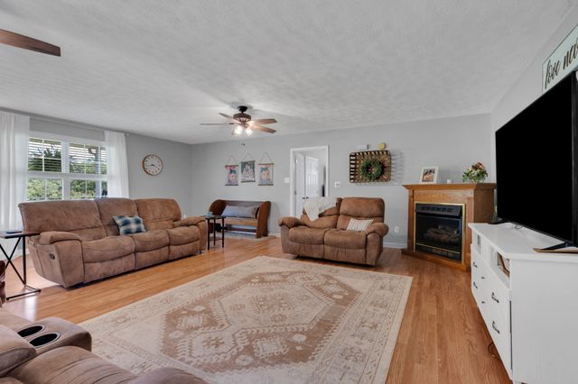 1936 Word Rd, Lewisburg, TN 37091
