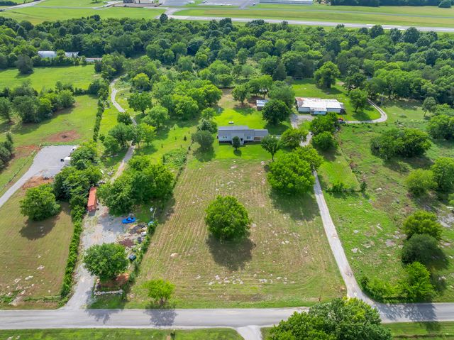 1936 Word Rd, Lewisburg, TN 37091