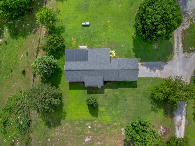 1936 Word Rd, Lewisburg, TN 37091