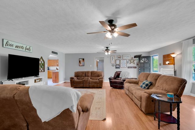 1936 Word Rd, Lewisburg, TN 37091