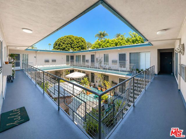1152 N Poinsettia Place, Los Angeles, CA 90046