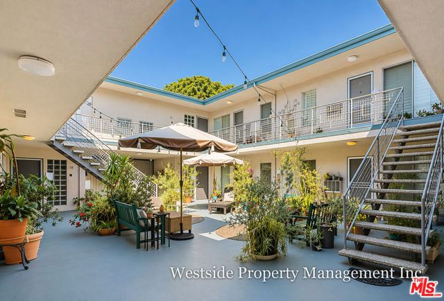 1152 N Poinsettia Place, Los Angeles, CA 90046