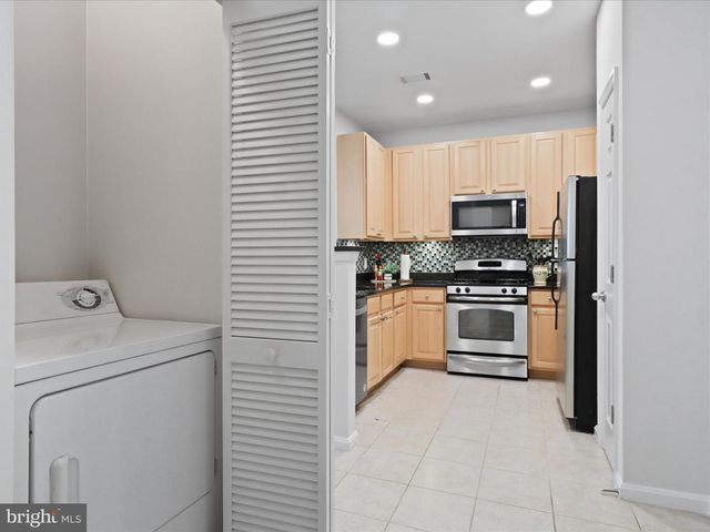 2465 ARMY NAVY DR #1-203, Arlington, VA 22206