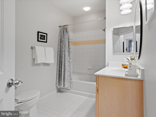 2465 ARMY NAVY DR #1-203, Arlington, VA 22206