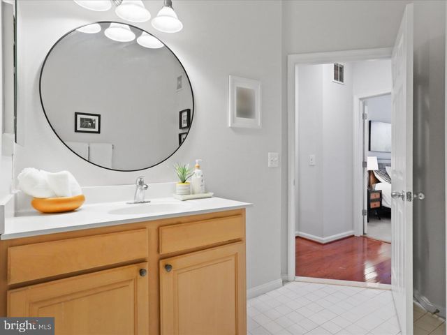 2465 ARMY NAVY DR #1-203, Arlington, VA 22206