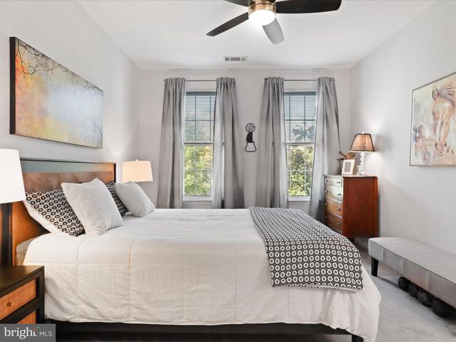 2465 ARMY NAVY DR #1-203, Arlington, VA 22206