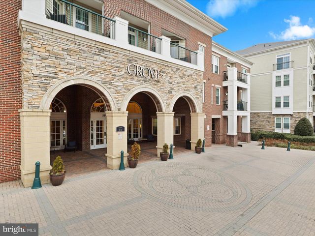 2465 ARMY NAVY DR #1-203, Arlington, VA 22206