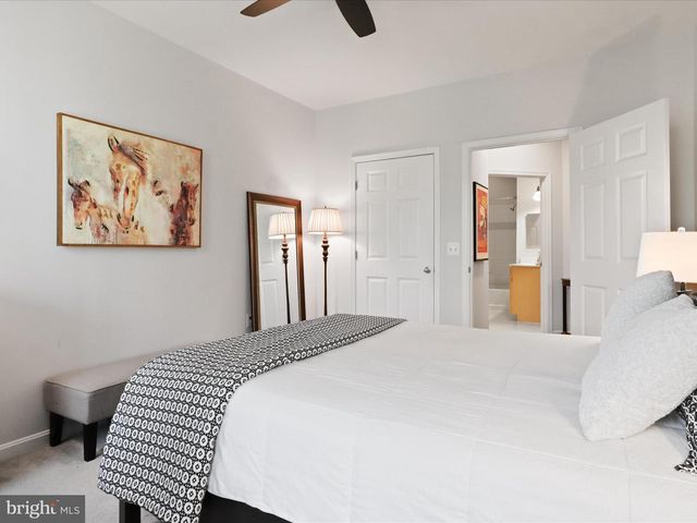 2465 ARMY NAVY DR #1-203, Arlington, VA 22206
