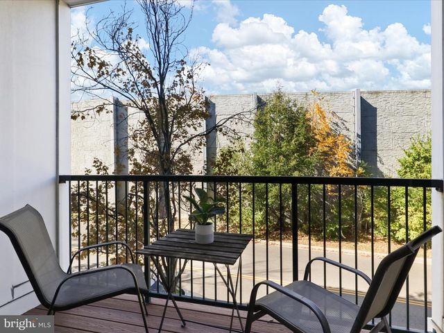 2465 ARMY NAVY DR #1-203, Arlington, VA 22206