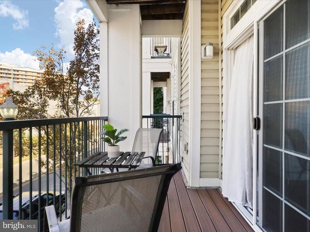 2465 ARMY NAVY DR #1-203, Arlington, VA 22206
