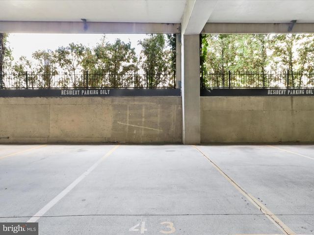 2465 ARMY NAVY DR #1-203, Arlington, VA 22206