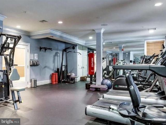 2465 ARMY NAVY DR #1-203, Arlington, VA 22206
