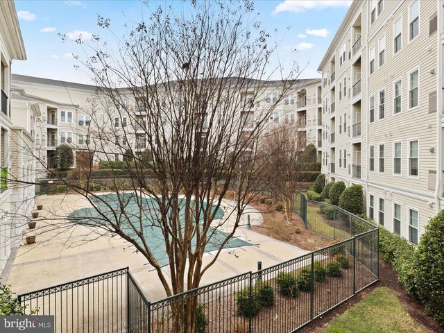 2465 ARMY NAVY DR #1-203, Arlington, VA 22206
