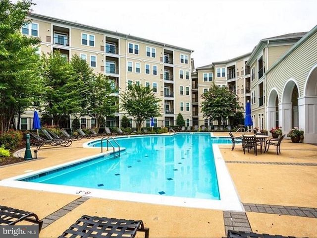 2465 ARMY NAVY DR #1-203, Arlington, VA 22206