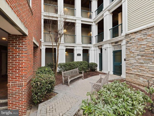 2465 ARMY NAVY DR #1-203, Arlington, VA 22206
