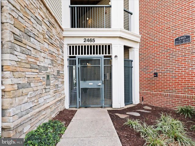 2465 ARMY NAVY DR #1-203, Arlington, VA 22206