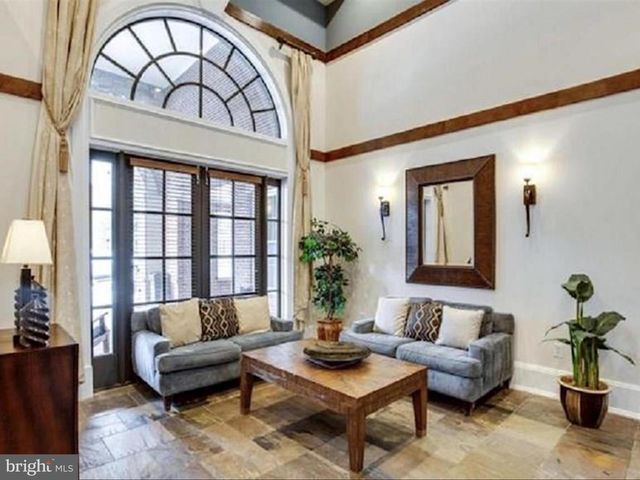 2465 ARMY NAVY DR #1-203, Arlington, VA 22206
