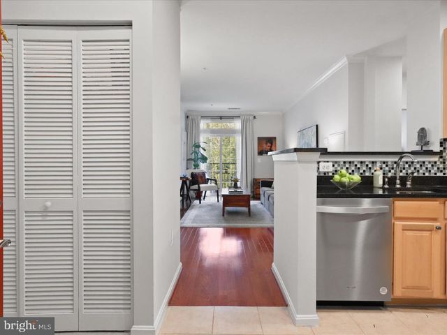 2465 ARMY NAVY DR #1-203, Arlington, VA 22206