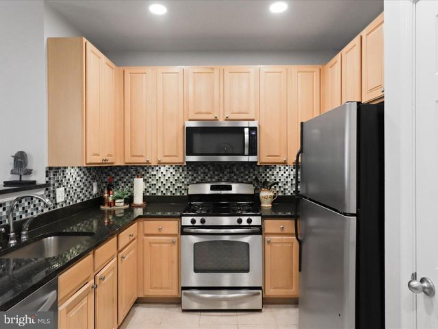 2465 ARMY NAVY DR #1-203, Arlington, VA 22206