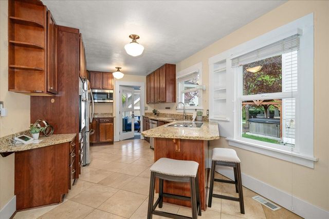 42 W 23rd Ave, Spokane, WA 99203