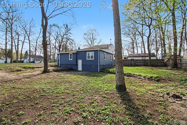 6366 Dellwood Drive, Waterford, MI 48329