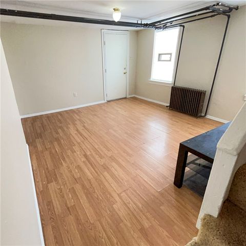 1360 Center St, Mckees Rocks, PA 15136