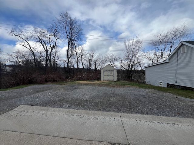 1360 Center St, Mckees Rocks, PA 15136