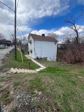 1360 Center St, Mckees Rocks, PA 15136