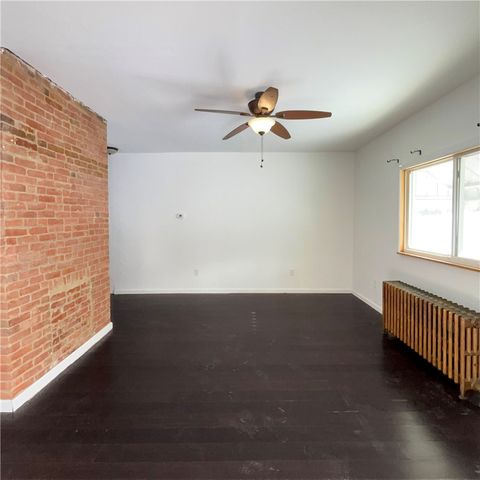 1360 Center St, Mckees Rocks, PA 15136