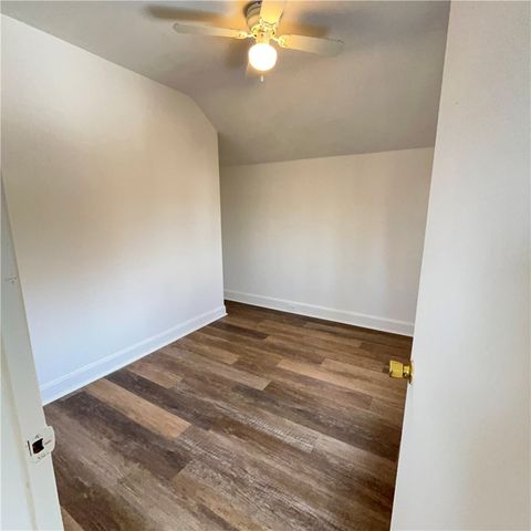 1360 Center St, Mckees Rocks, PA 15136