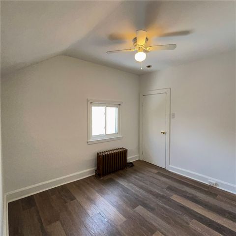 1360 Center St, Mckees Rocks, PA 15136