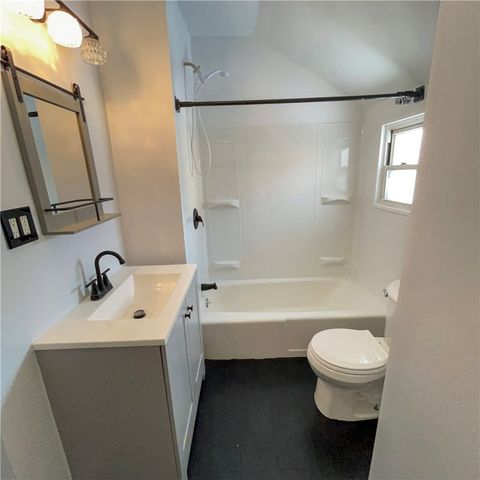 1360 Center St, Mckees Rocks, PA 15136