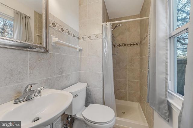 1109 DEVON ST, Herndon, VA 20170