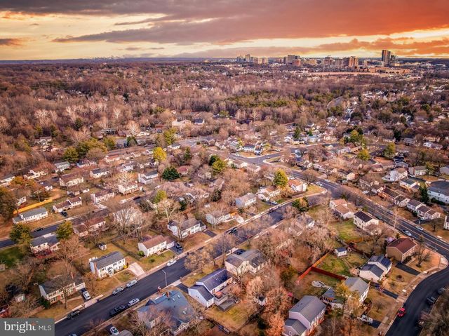 1109 DEVON ST, Herndon, VA 20170