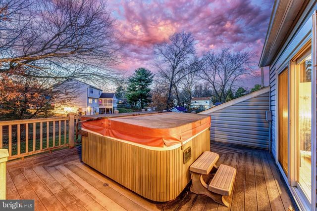 1109 DEVON ST, Herndon, VA 20170